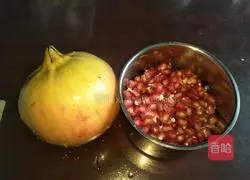 Freshly squeezed pomegranate Illustration of how to make juice 1