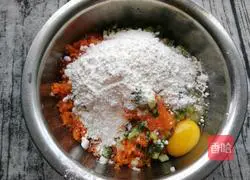 Illustration of how to make carrot and lotus root cake 8