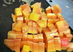 Illustration of how to make papaya stewed in milk 2