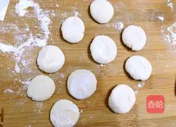 Illustration of how to make celery and pork dumplings 13