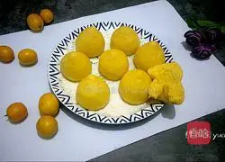 Illustration of how to make mini golden steamed buns 17