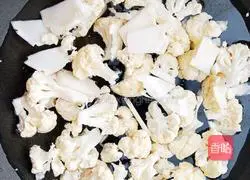 Illustration of how to make dry pot cauliflower 1
