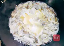 Illustration of how to make mushroom and tofu soup 8
