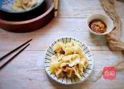 Illustration of how to make winter melon and pork filling dumplings to remove moisture in summer 14