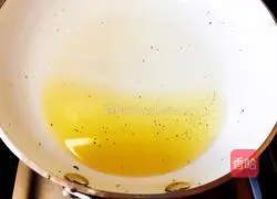 Illustration of how to make red oil ear silk 5