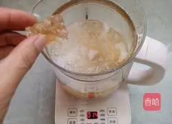 Illustration of how to make horseshoe snow pear and white fungus soup 7