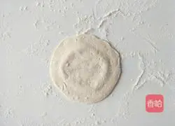 Illustration of how to make classic pork and cabbage buns 10