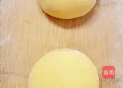 Illustration of how to make pumpkin flower rolls 7