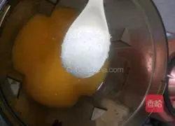 Illustration of how to make papaya and white fungus sweet syrup 13