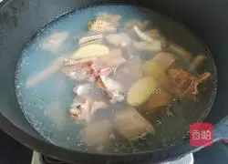 Illustration of how to make fish maw chicken in golden soup 5