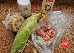 Corn, lotus root and pork ribs soup recipe 1