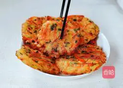 Illustration of how to make green onion, shrimp skin and carrot pancakes 9