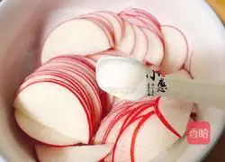 Illustration of how to make red radish and rose flowers 5