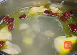 Illustration of how to make yam, red dates and chicken soup 6