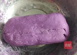 Illustration of how to make yogurt taro balls 3