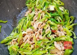 Illustration of how to make shredded mixed vegetables and pork for treating loss of appetite 9