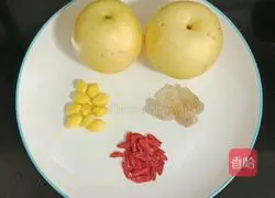 Illustration of how to make ginkgo, wolfberry and snow pear juice 1