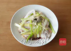 Illustration of how to make salt-baked chicken wings 4