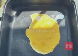 Illustration of how to make pea tip and egg soup 3