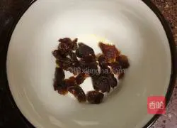 Lily, Longan and Tremella Soup Illustration 5