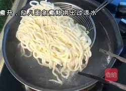 Illustration of how to make fried noodles with minced meat and rapeseed 5