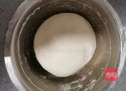 Illustration of how to make black sesame rolls 3