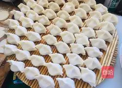 Illustration of how to make pickled cabbage dumplings 14