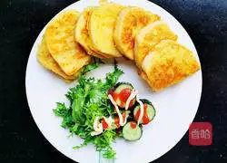 Illustration of how to make simple and healthy breakfast egg and steamed bun slices 7