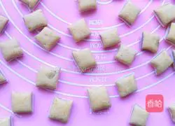 Illustration of how to make mini colorful steamed buns 16