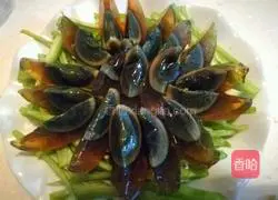 Illustration of how to make preserved eggs with ginger juice 6