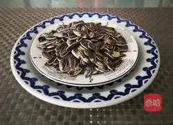 Illustration of how to prepare your own snacks for dry-fried sunflower seeds 8