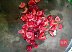 Illustration of how to make cherry oatmeal yogurt cup 4