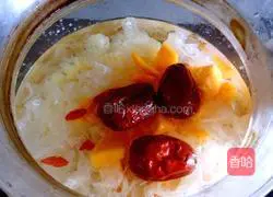 Papaya, Tremella and Lily Soup Recipe Illustration 6