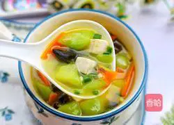 Illustration of how to make loofah, tofu and fungus soup 10