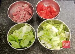 Illustration of how to make celery and lean meat fried noodles 2