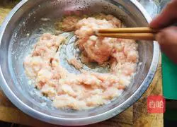 Illustration of how to make chicken wontons in clear soup 2