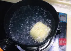 Illustration of how to make bone soup bamboo noodles 7