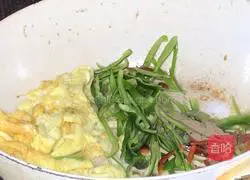 Green pepper and egg mixed with kelp noodles Practice illustration 9