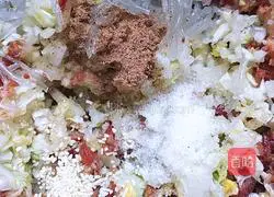 Illustration of how to make cabbage, meat and vermicelli pie 7