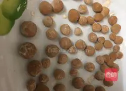 Illustration of how to make brown sugar pearl milk tea 2