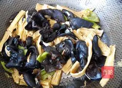 Illustration of how to cook yuba and fungus 6