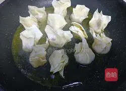 Illustration of how to make fried wontons with eggs 5