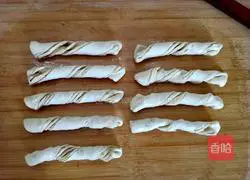Illustration of how to make fried rolls 14