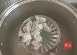 Illustration of how to make Apple, Southern and Northern Apricot Lean Meat Soup 1