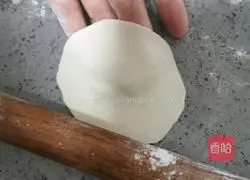 Illustration of how to make leek and egg pot stickers 12