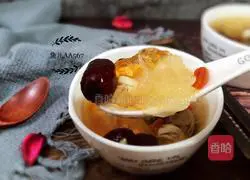 Red dates, lilies and lotus seeds Illustration of how to make peach gum, saponin, rice and white fungus soup 8
