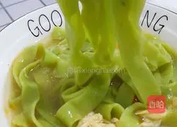 Illustration of how to make rippling tomato, egg and cabbage noodles 15