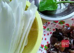 Illustration of how to make fried fungus with cabbage 1