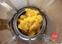 Illustration of how to make pumpkin nut drink 8