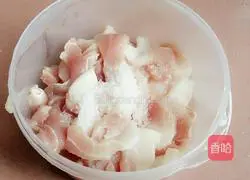 Illustration of how to make cauliflower slices 4